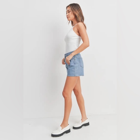 High Rise Mom Shorts - Medium Wash - Picture 4 of 8